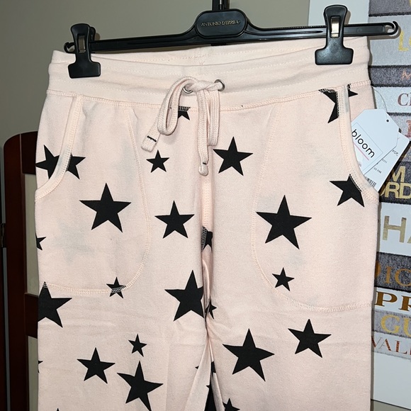 NWT Bloom + Pop sweats - Picture 2 of 3